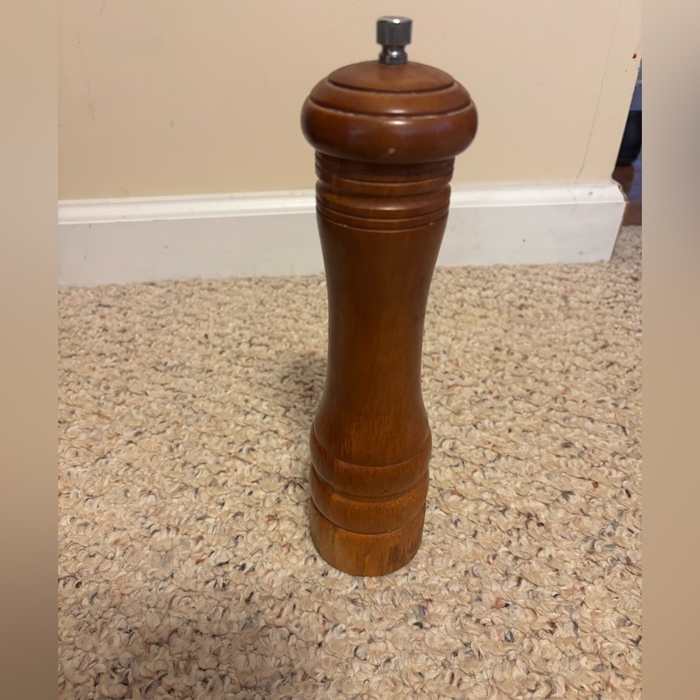 OLDE THOMPSON VINTAGE WOODEN TALL PEPPER MILL HUC CABON STEEL